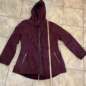 Wind/rain reversible jacket measures size medium.